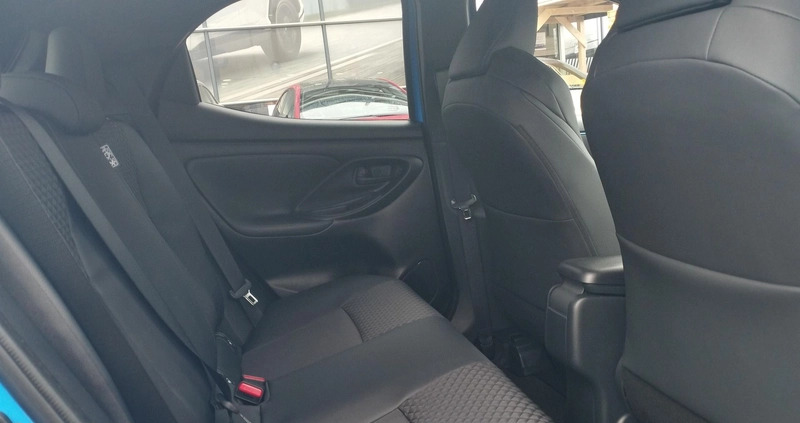 Toyota Yaris cena 127765 przebieg: 4, rok produkcji 2024 z Mirosławiec małe 232